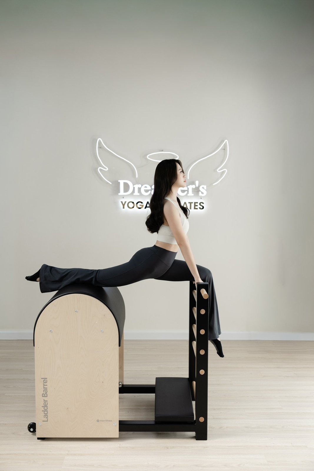 HANA Bra Trắng Kem & ZENI Flare